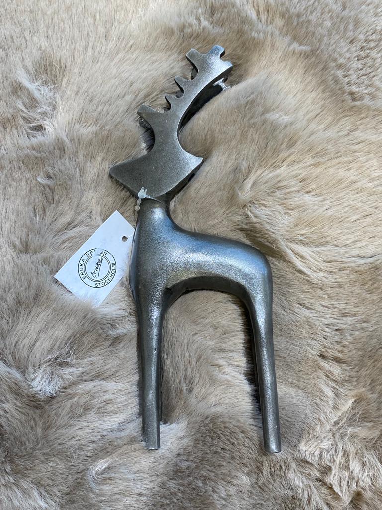 Metallinen poro kaksi eri kokoa