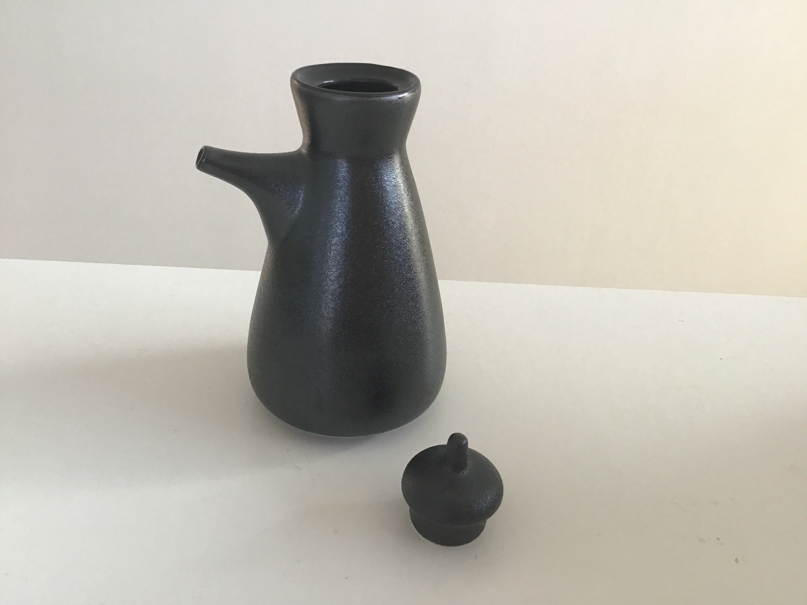 Soijakannu korkilla (musta)