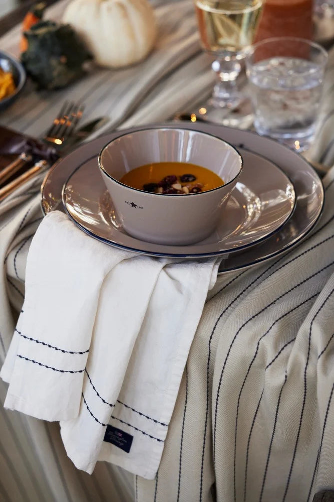 Kankainen lautasliina - valkoinen, koristeompeleilla 50x50