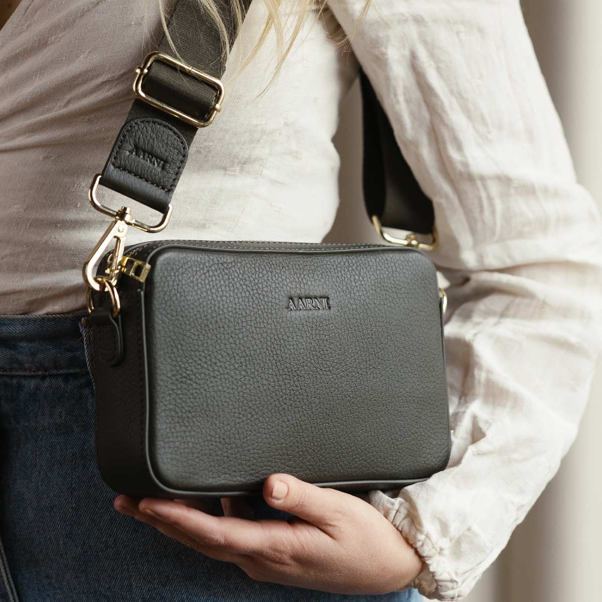 Olkalaukku oliivi - kultainen vetoketju