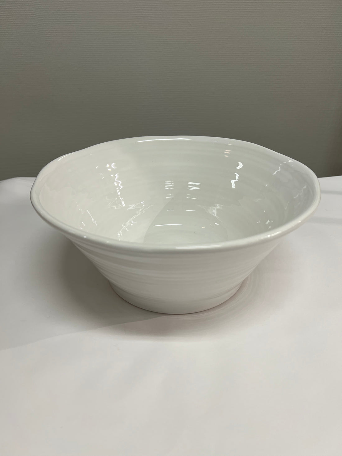 Capri -sarjan kulho tarjoiluun valkoinen 25 cm