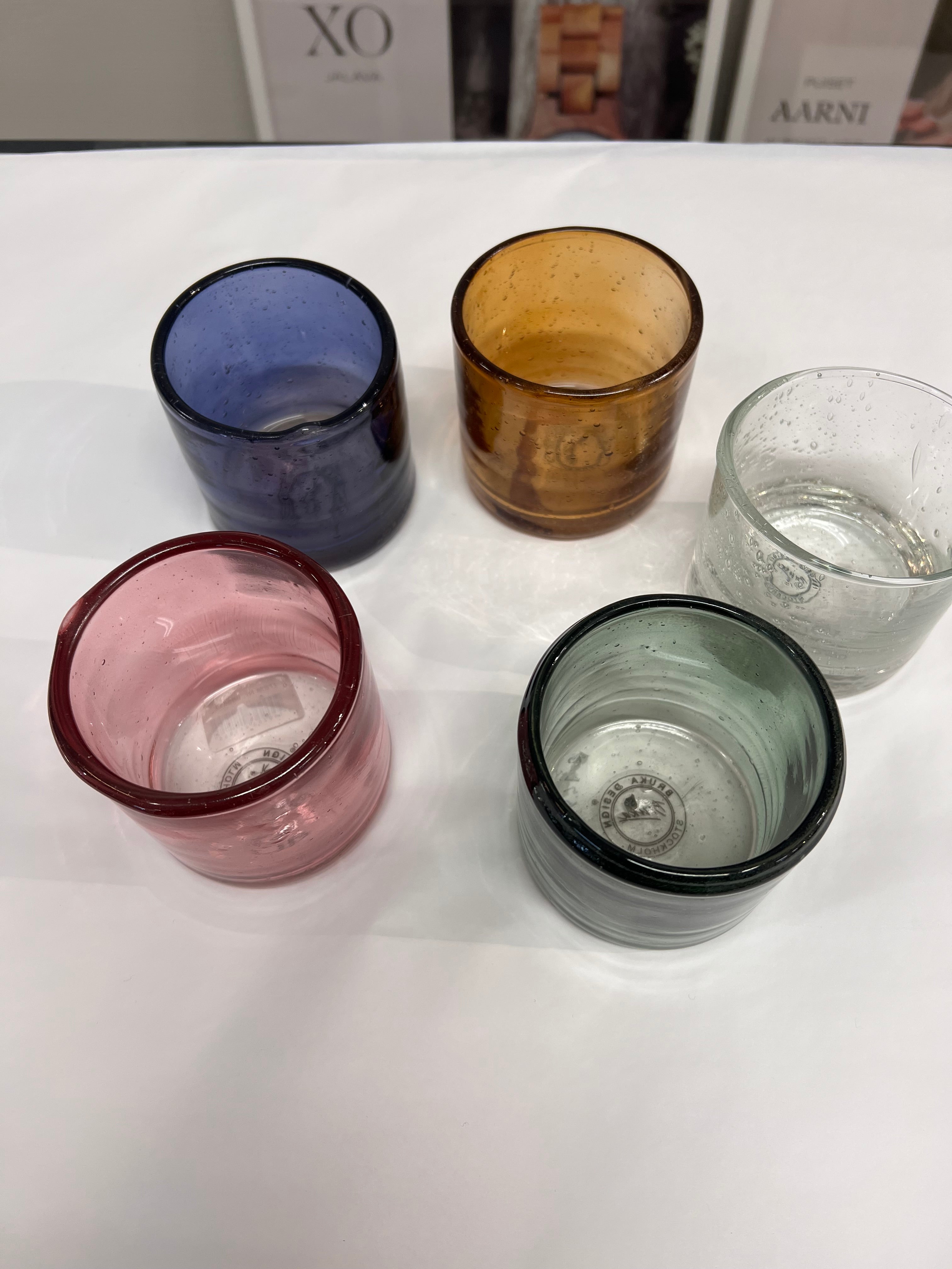 Värilliset ja kirkas tuikkulyhty kuplakuvioilla 2 eri kokoa