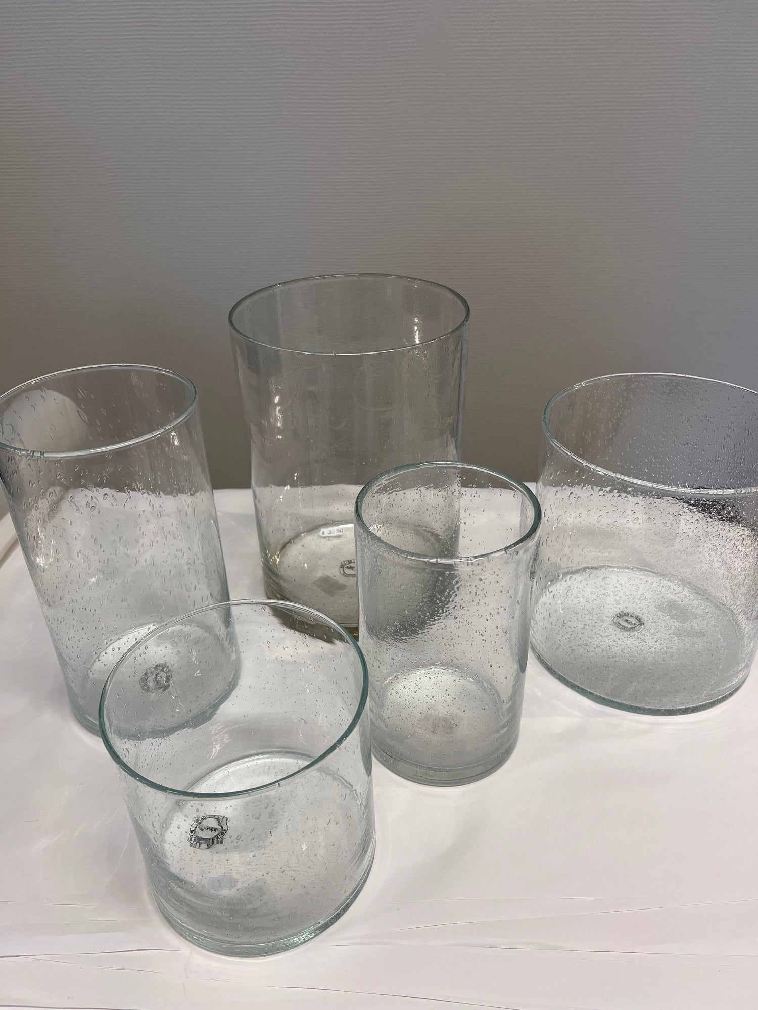 Kirkas kuplamaljakko eri kokoja