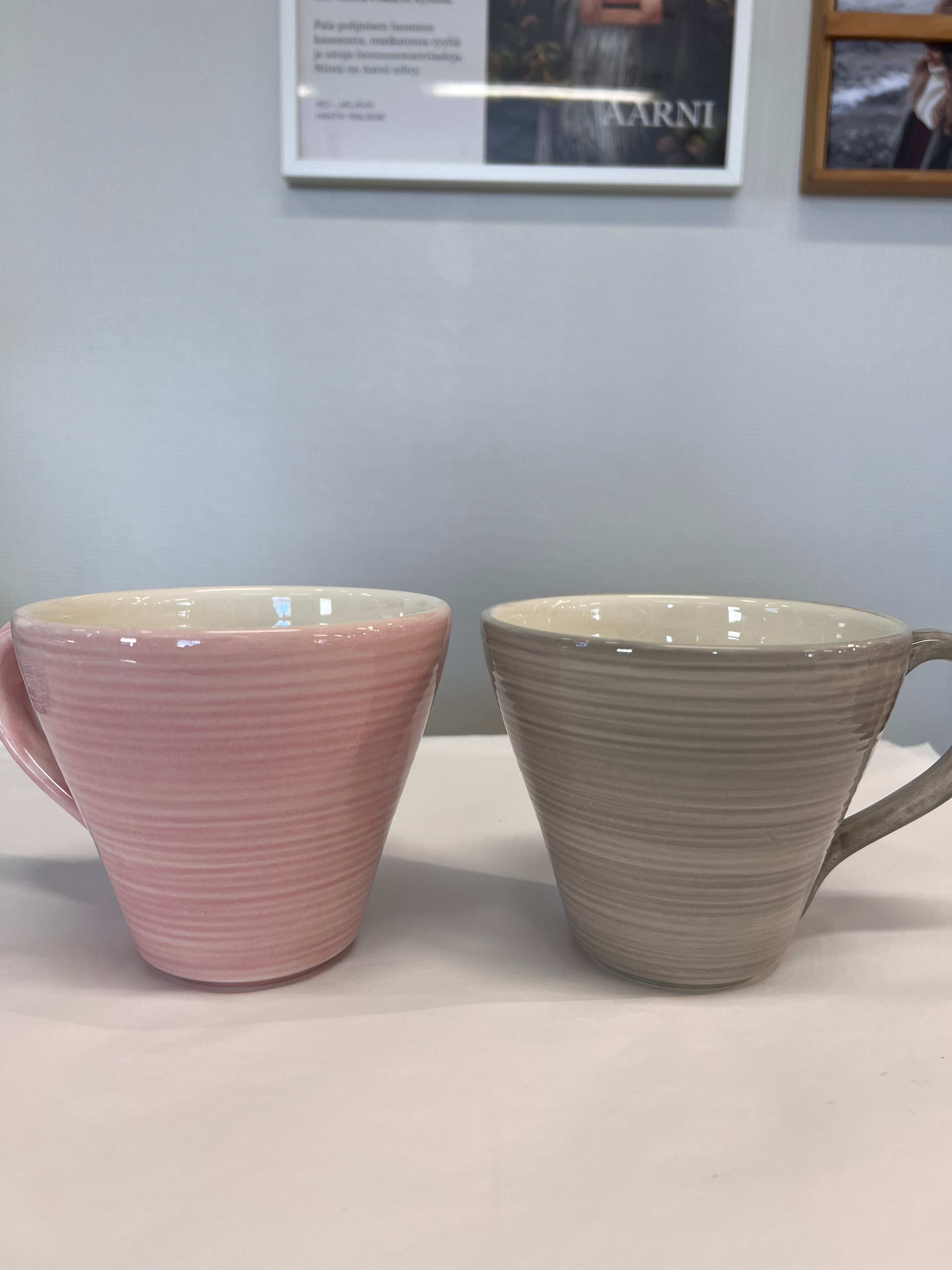 Colour-sarjan jumbokuppi 65 cl vaaleanpunainen tai valkoinen