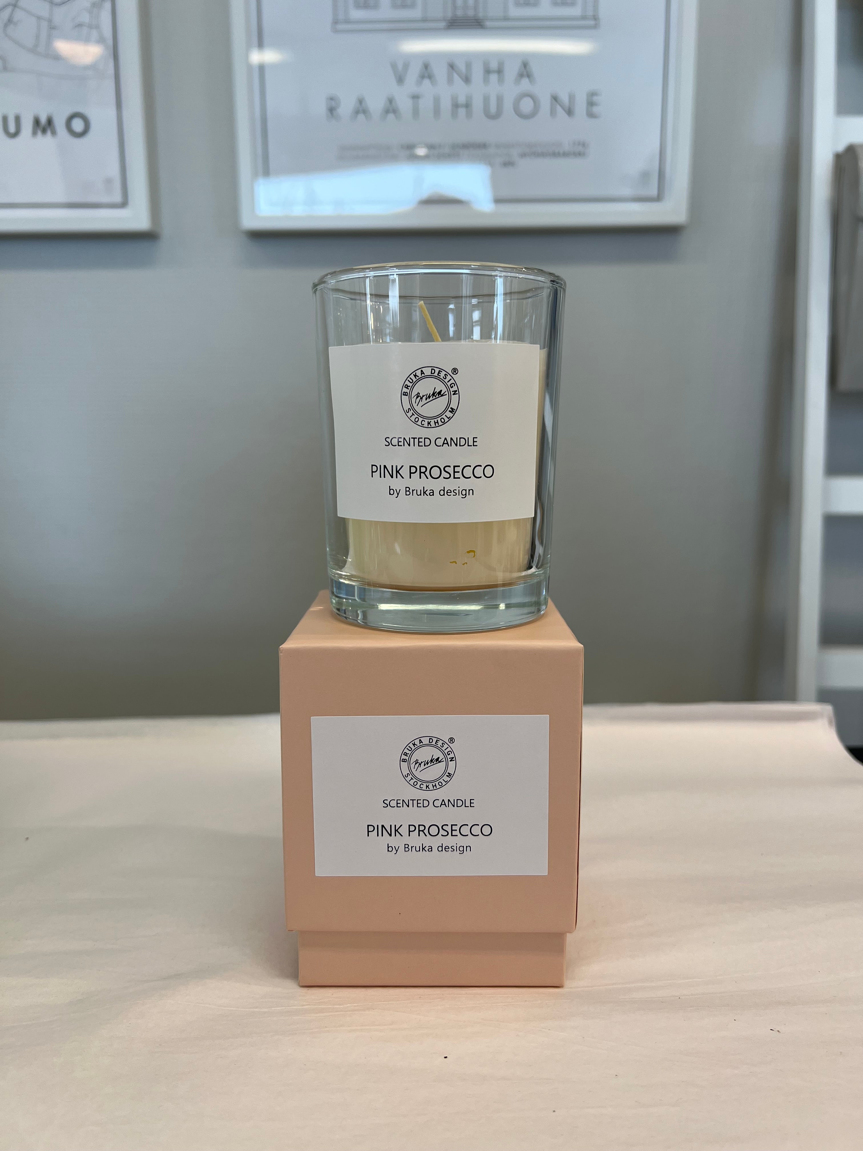 Tuoksukynttilä kirkkaalla purkilla vaalpun pakkaus Pink prosecco