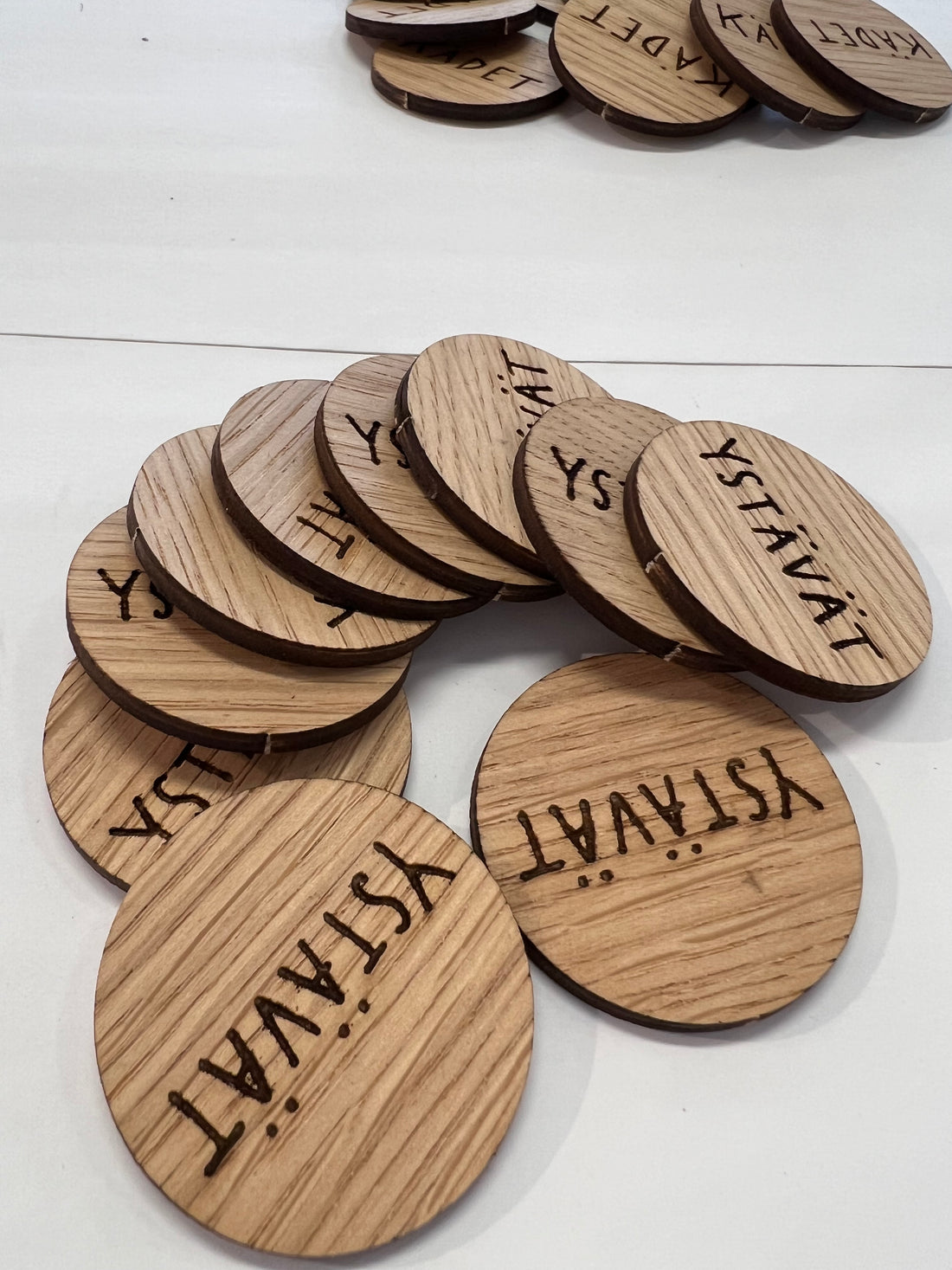 Pyyhekyltit tarrakiinnitys KASVOT, VIERAAT