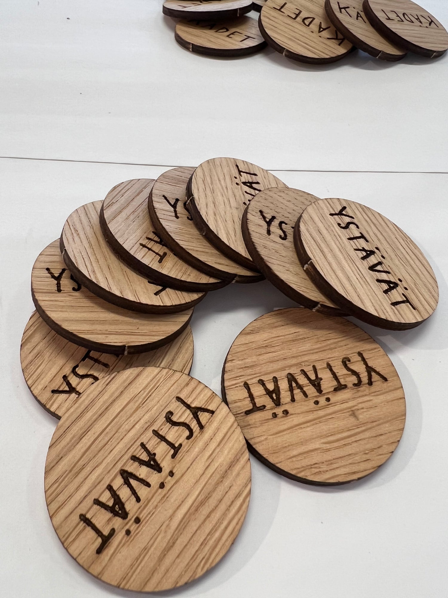 Pyyhekyltit tarrakiinnitys KASVOT, VIERAAT