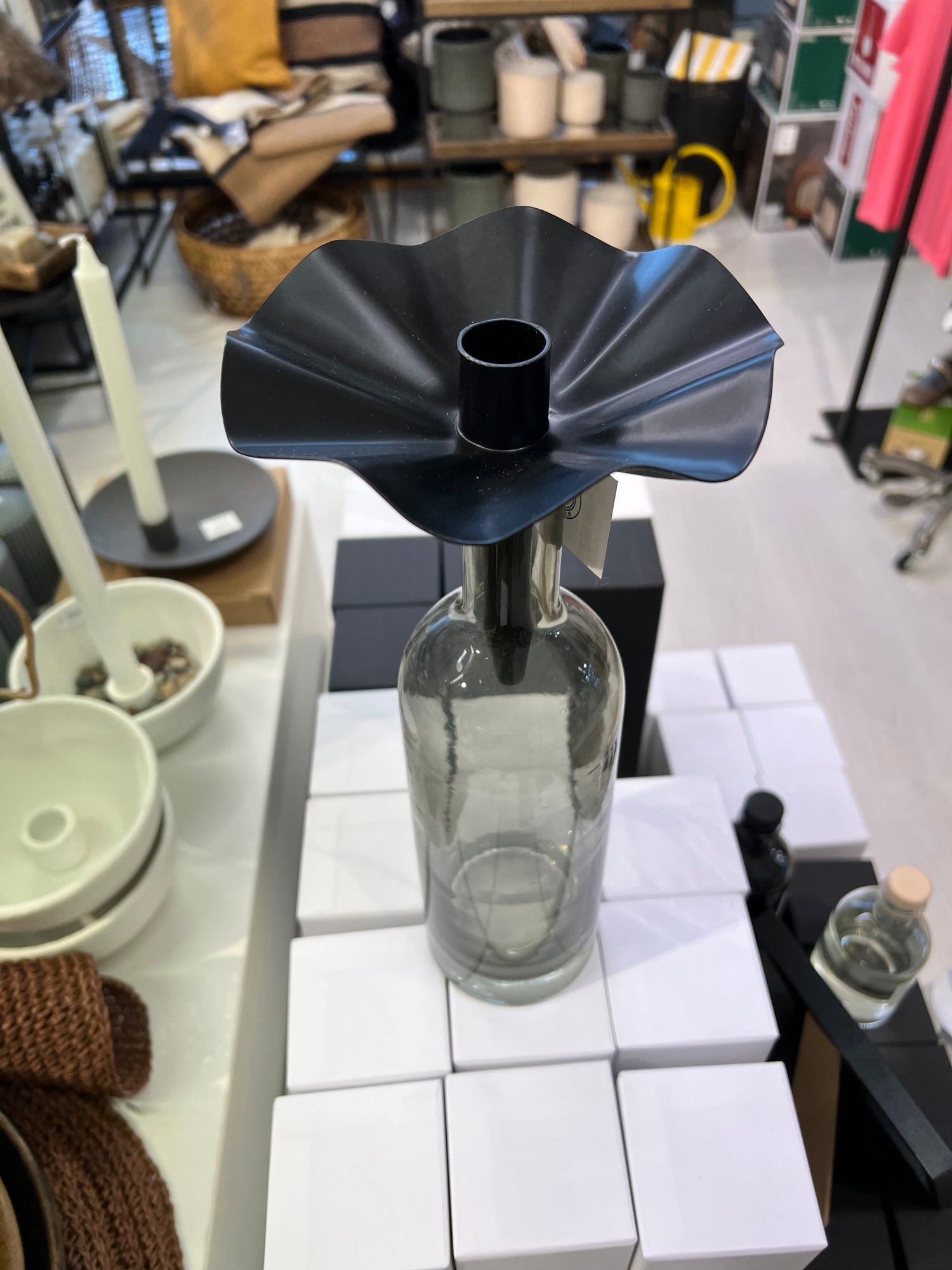 Metallinen kynttilänjalka pulloon, erilaisia