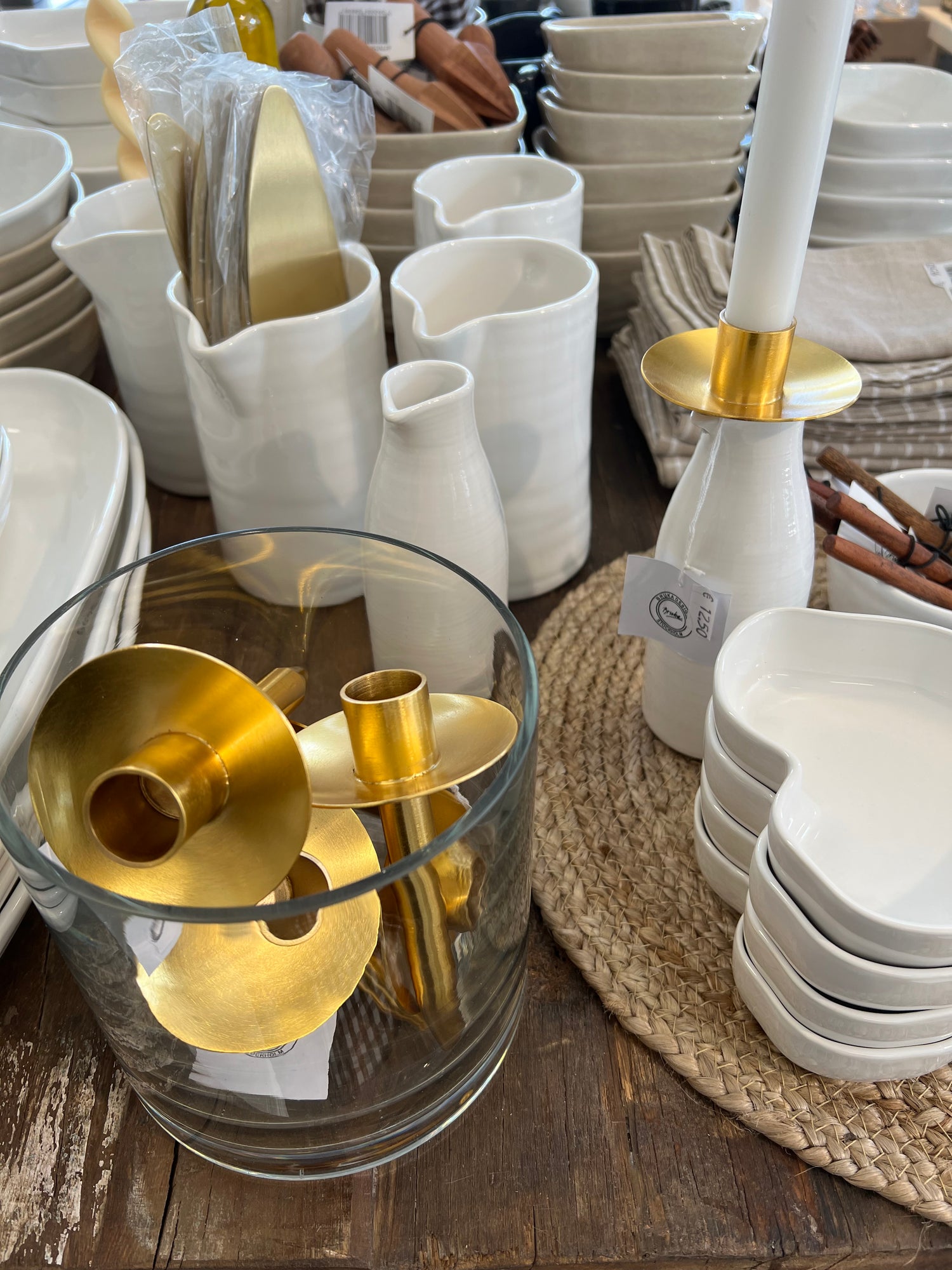 Metallinen kynttilänjalka pulloon, erilaisia