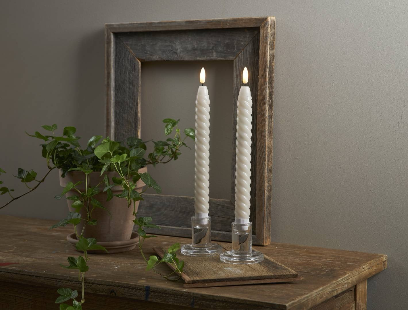 Flamme Swirl LED-antiikkikynttilä 2-pack beige tai harmaa