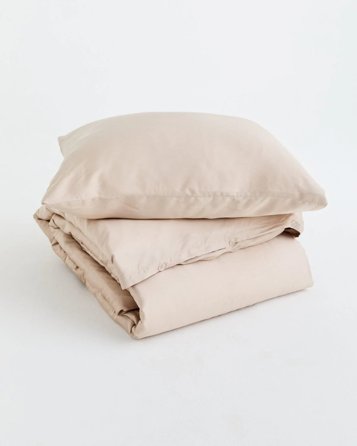 Satiinintuntuinen pussilakana- ja tyynyliinasetti 100 % bambua eri väreissä