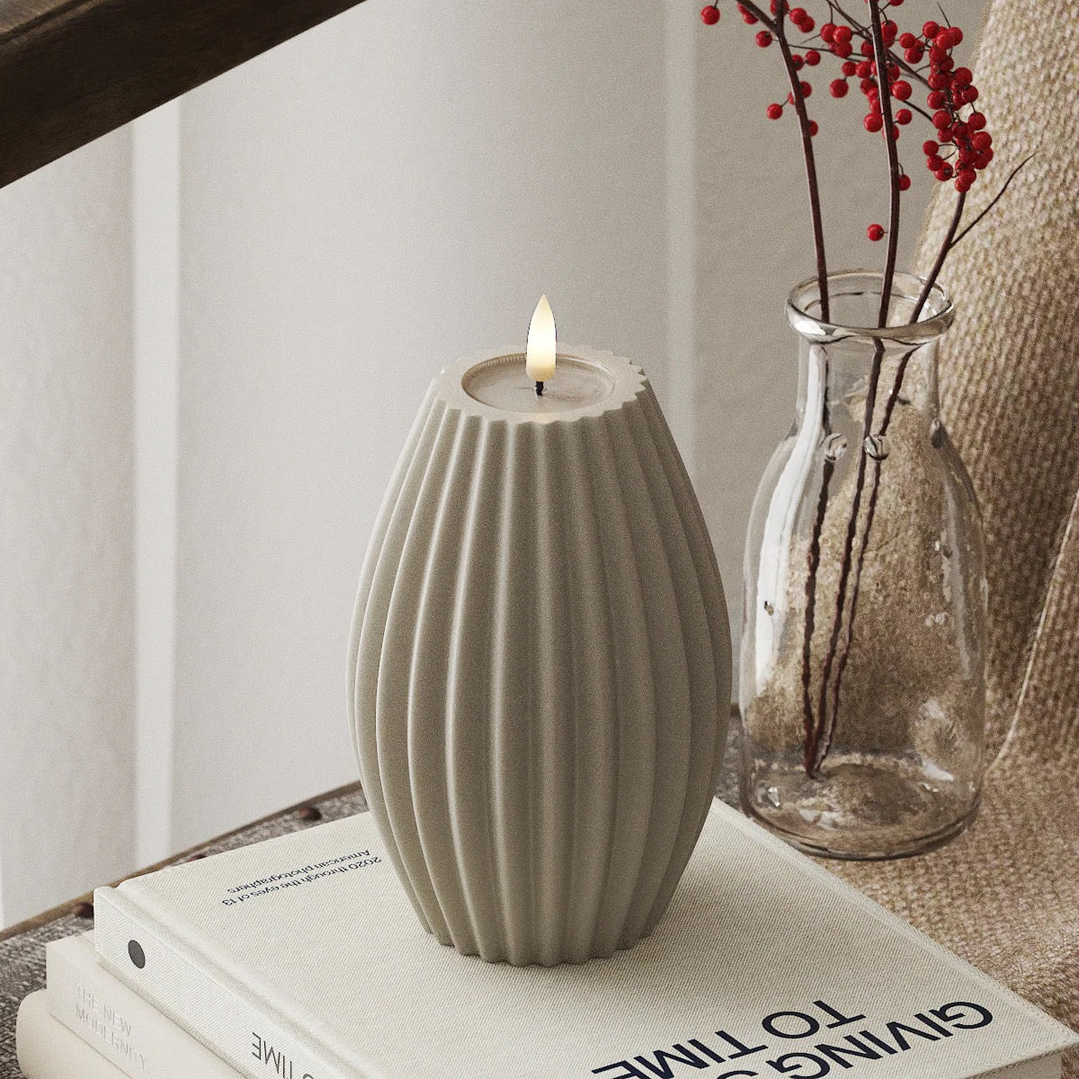 Uritettu LED-kynttilä 15 cm valkoinen tai hiekka