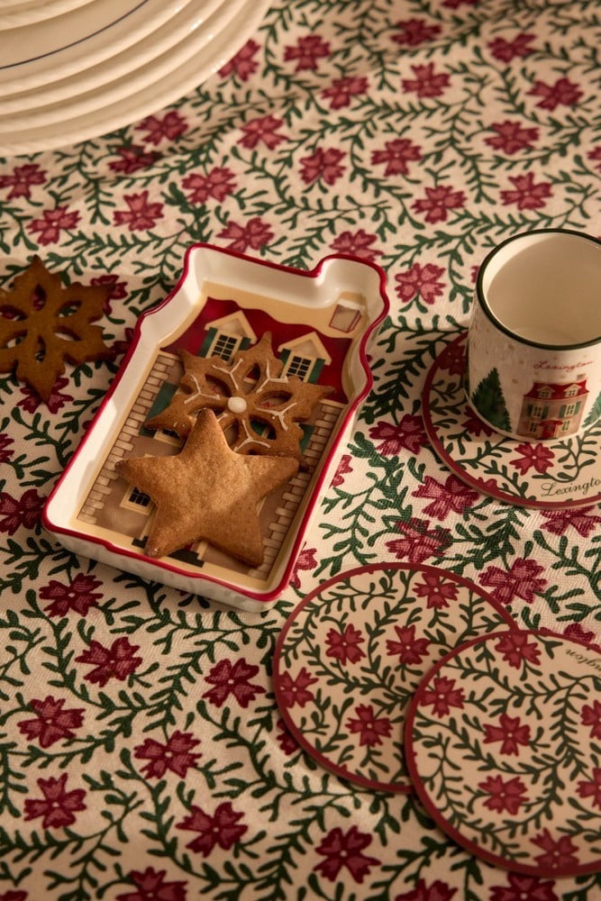 Pieni talokuvioitu lautanen