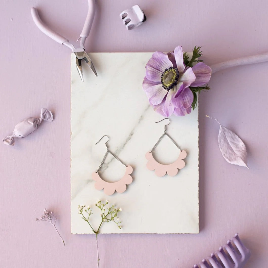 Kaarella iso useita värejä