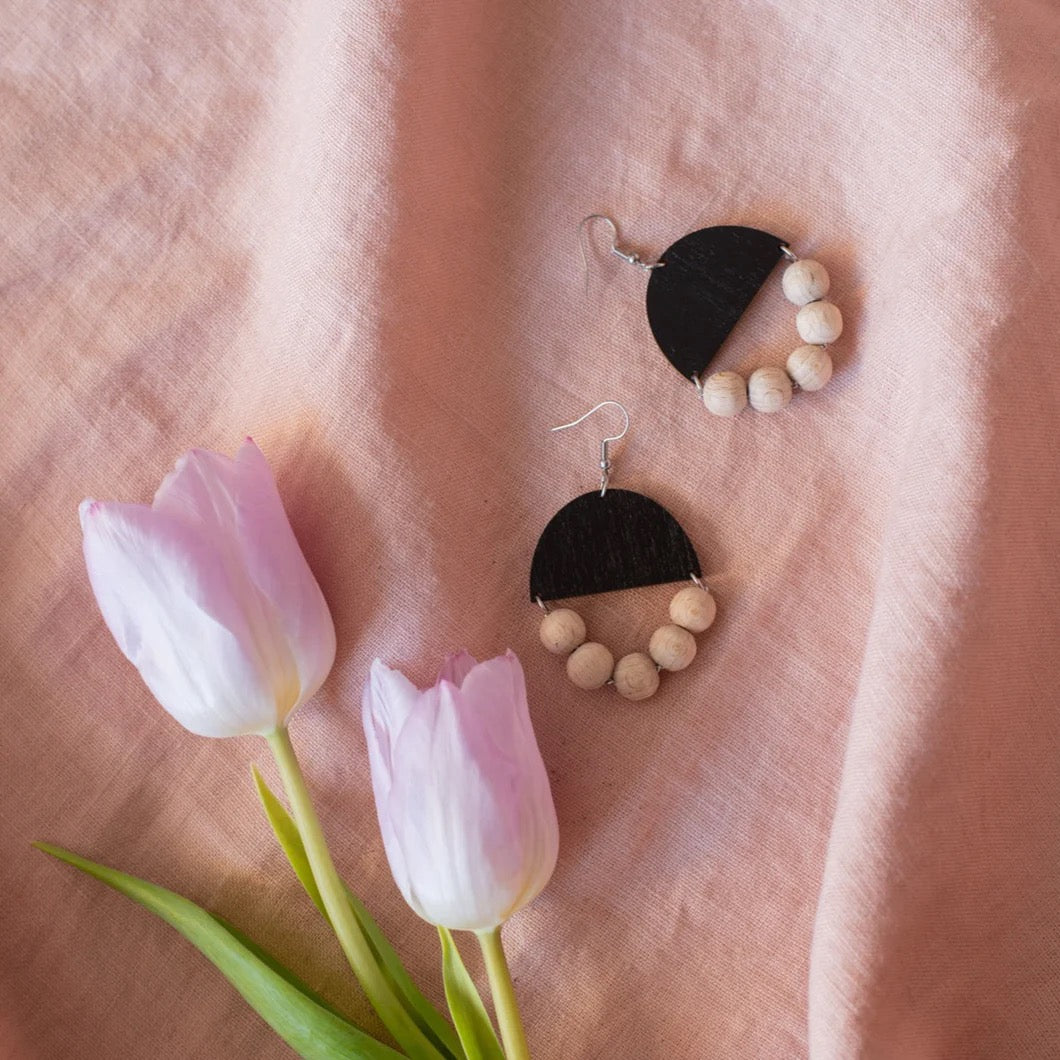 Huvitella korvakorut musta