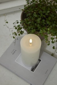 Flamme Flow LED-kynttilä 17,5 cm valkoinen