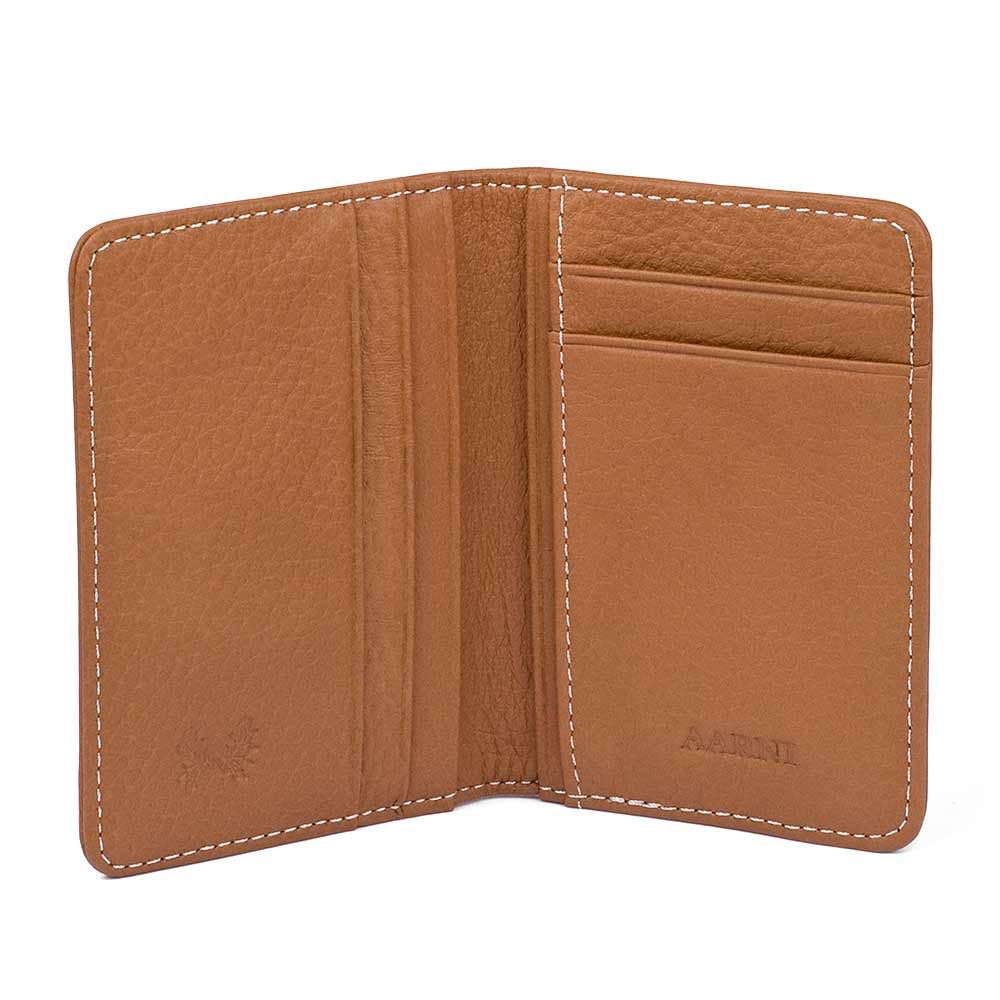 Nahkainen lompakko, eri värejä