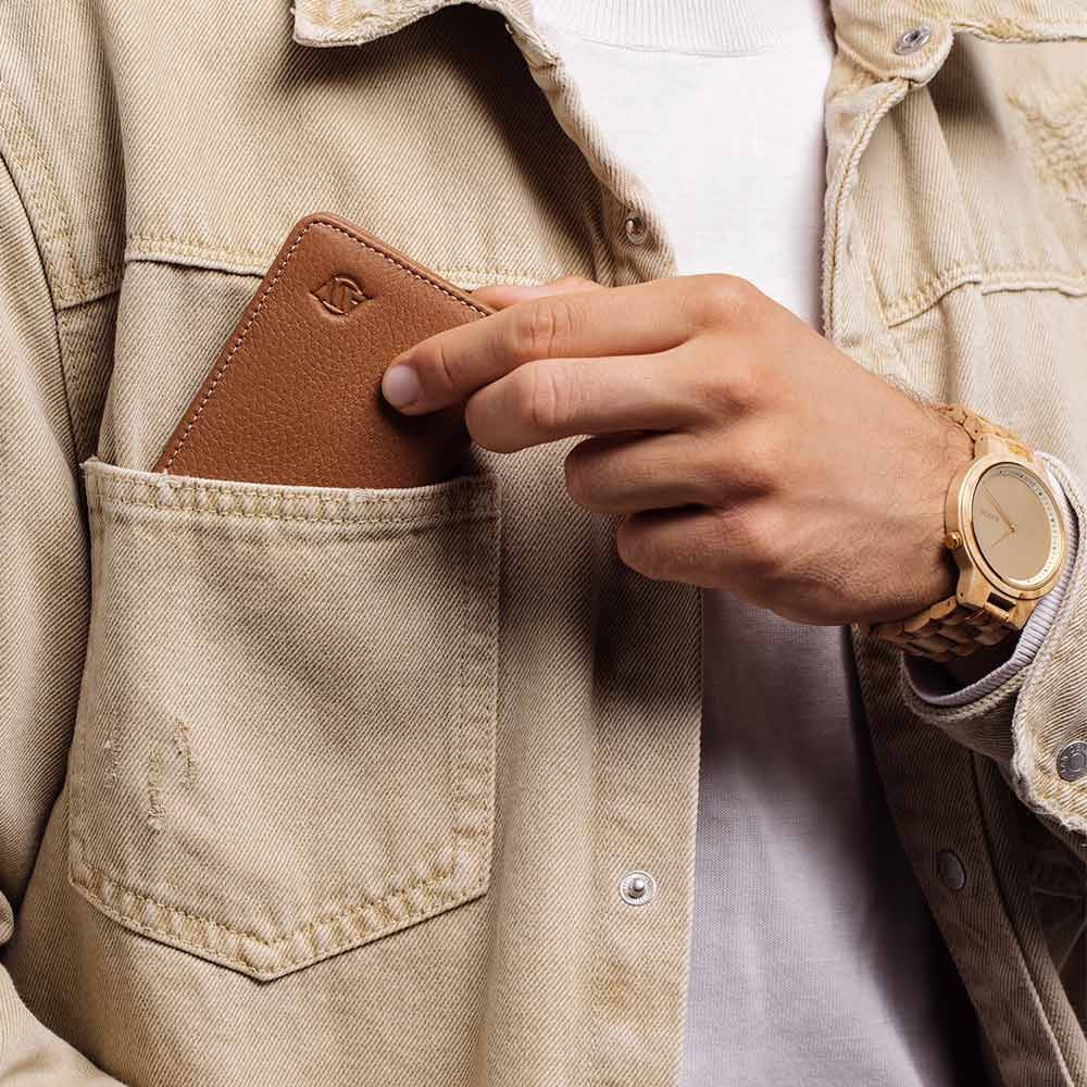 Nahkainen lompakko, eri värejä