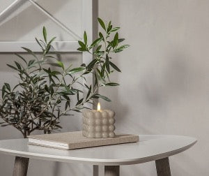 Flamme DOT LED-kynttilä 9,5 cm beige
