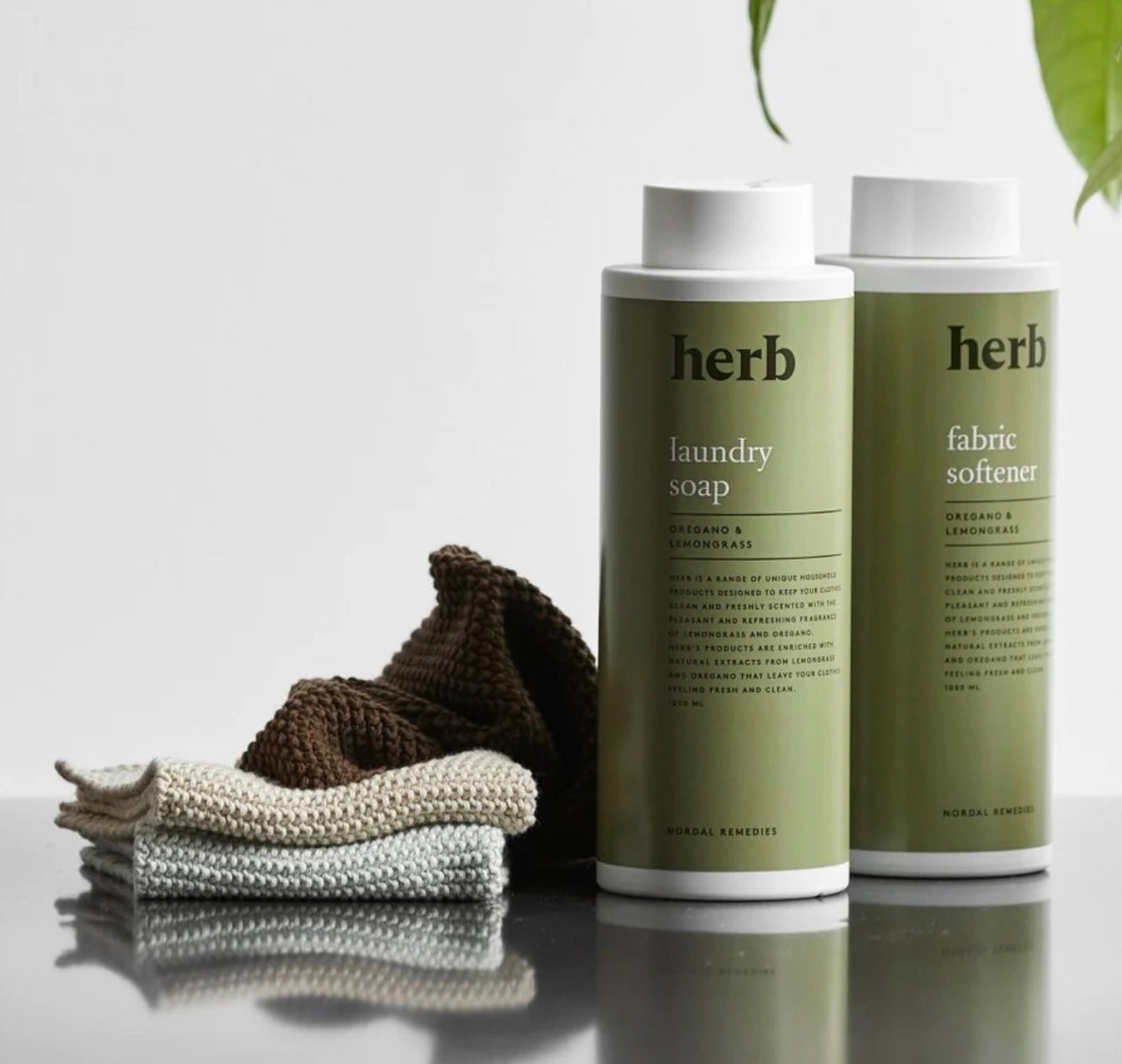 Merga Neulottu tiskiliina tummanruskea tai harmaa