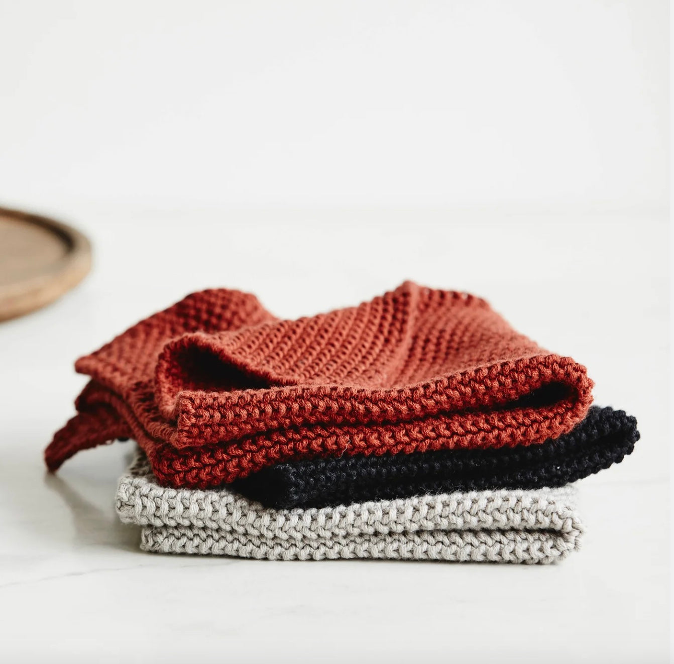 Merga Neulottu tiskiliina tummanruskea tai harmaa