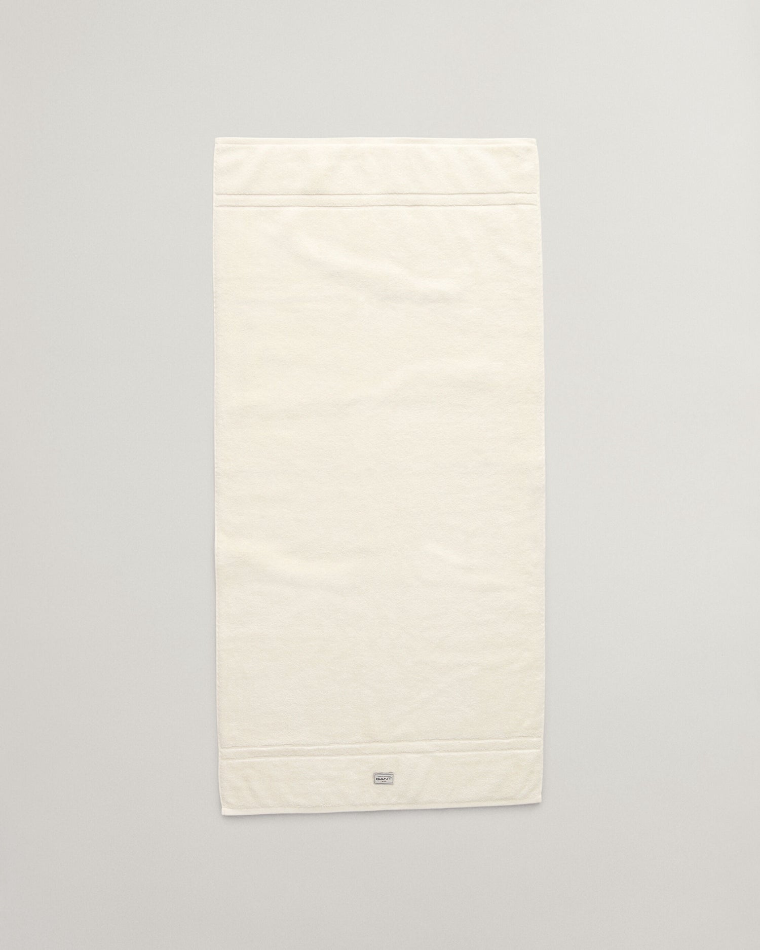 ISO Kylpypyyhe  100 x 150 cm        useita värejä