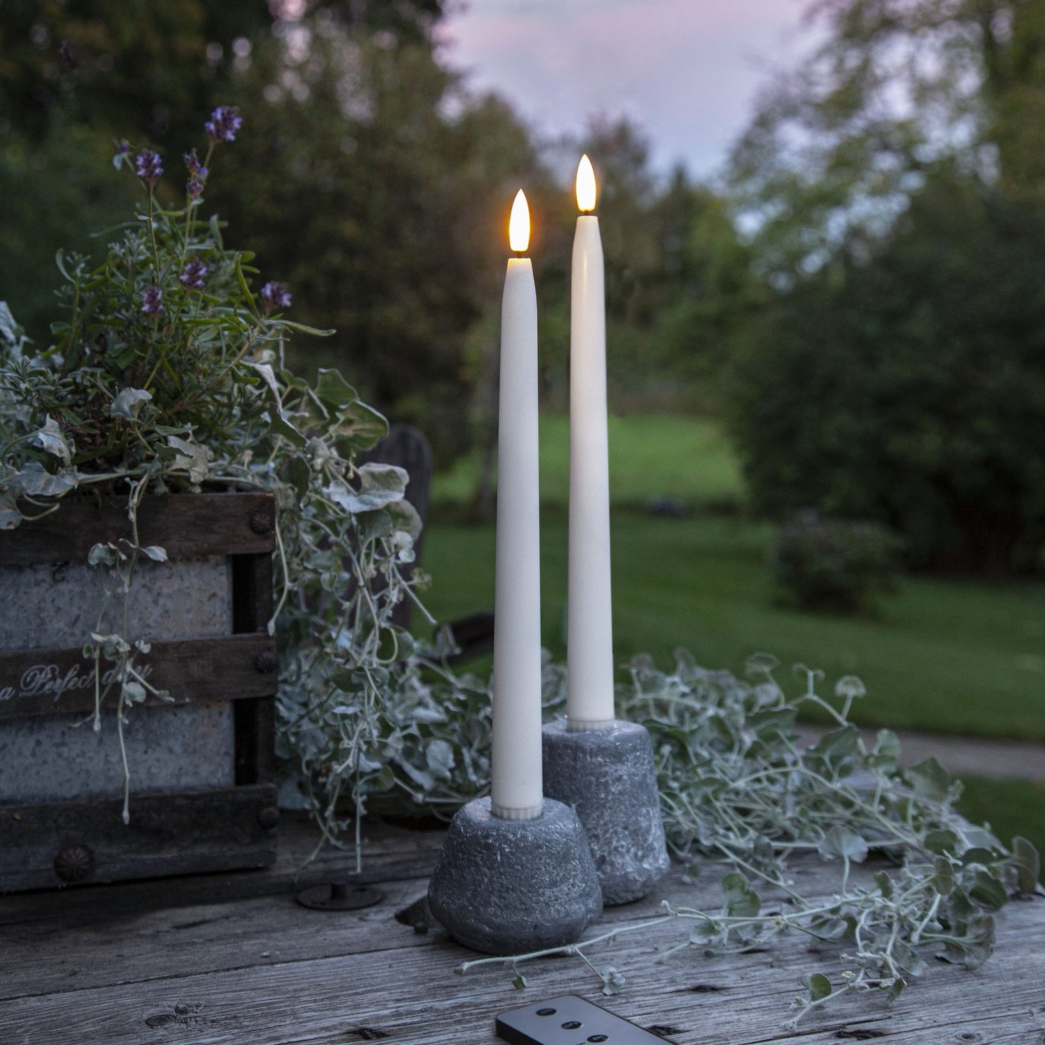 OUTDOOR Flamme Slim LED-antiikkikynttilä 28 cm 2-pakk.