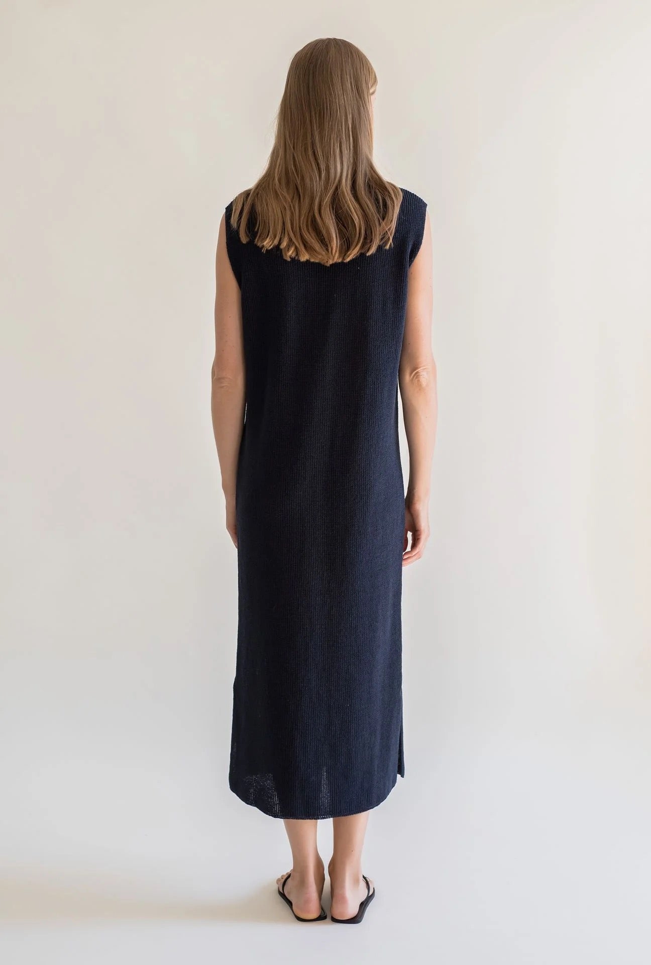 Pellavasta valmistettu neulosmekko / liivimekko M/L