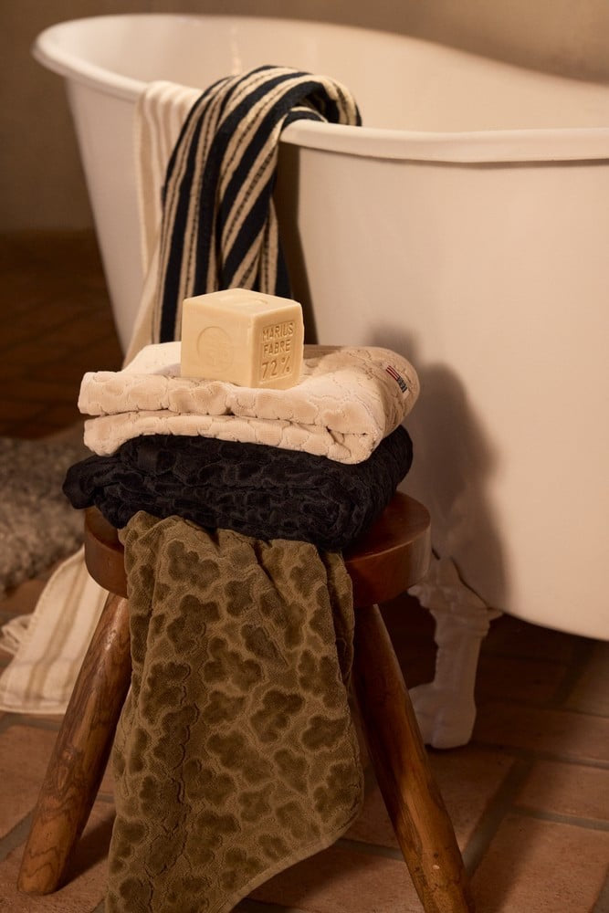 Velouri jacquard -pyyhe lehtikuviolla 50x70cm