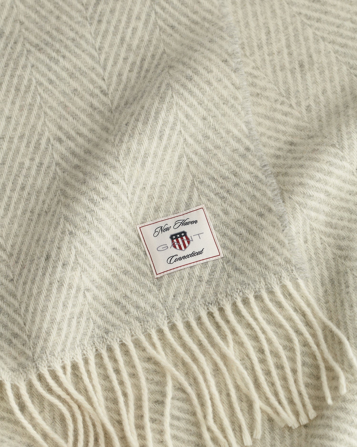 Kalanruotokuvioinen villainen torkkupeitto, useassa eri värissä