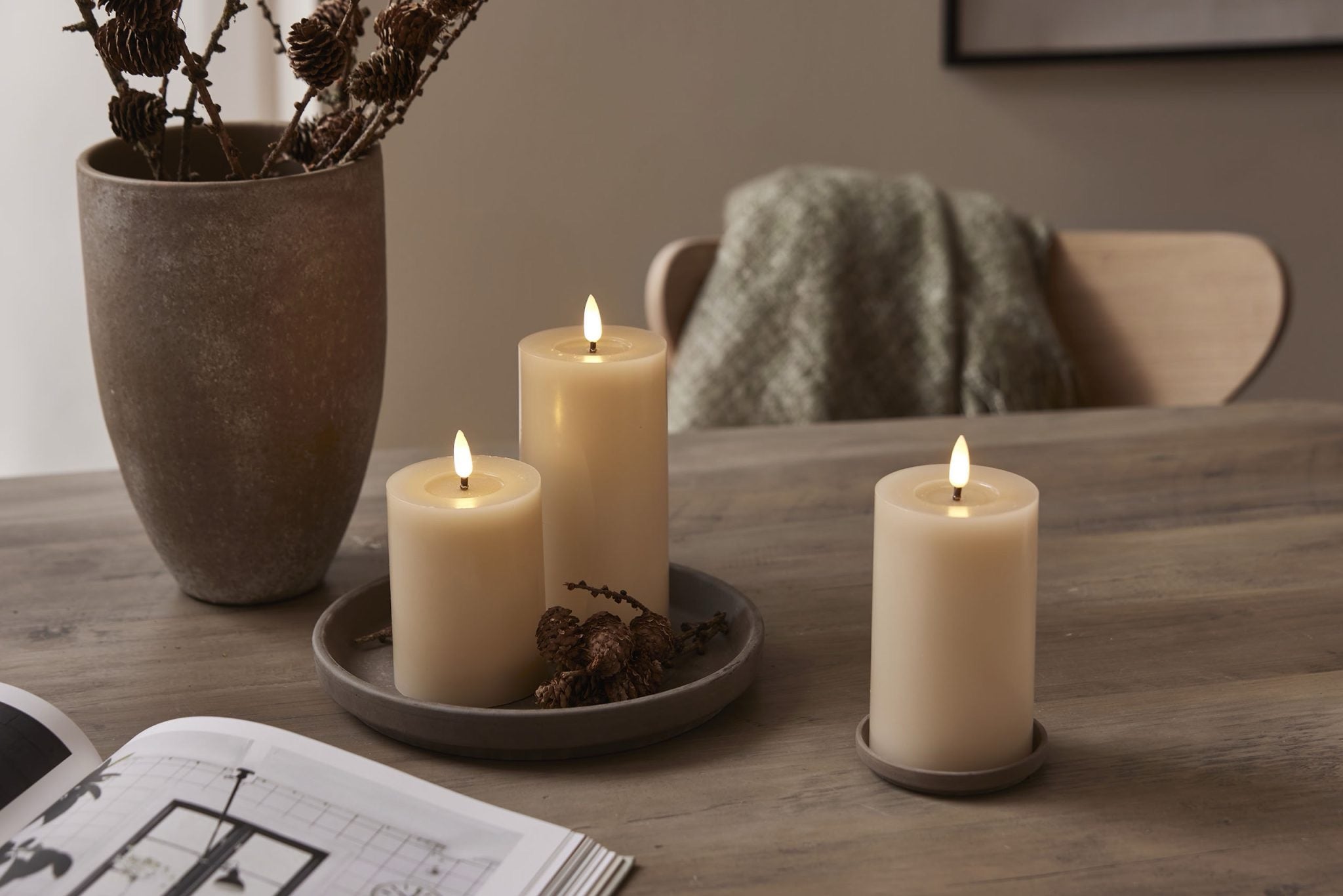 Flamme Flow LED - kynttilä 12,5 cm beige tai ruskea
