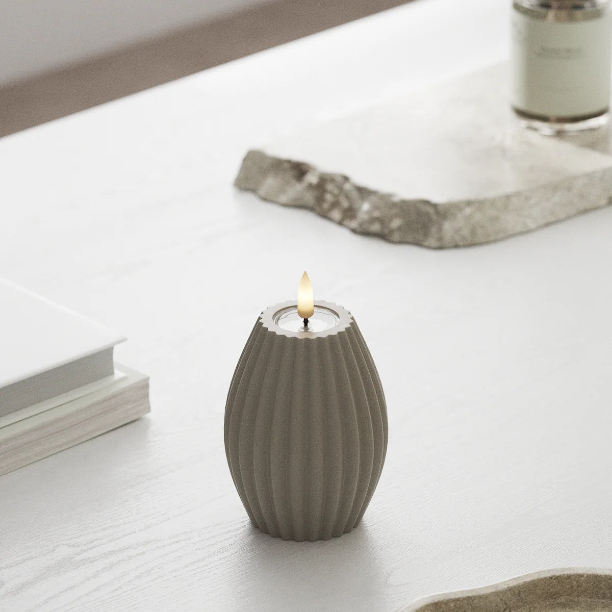 Uritettu LED-kynttilä 10 cm valkoinen tai hiekka