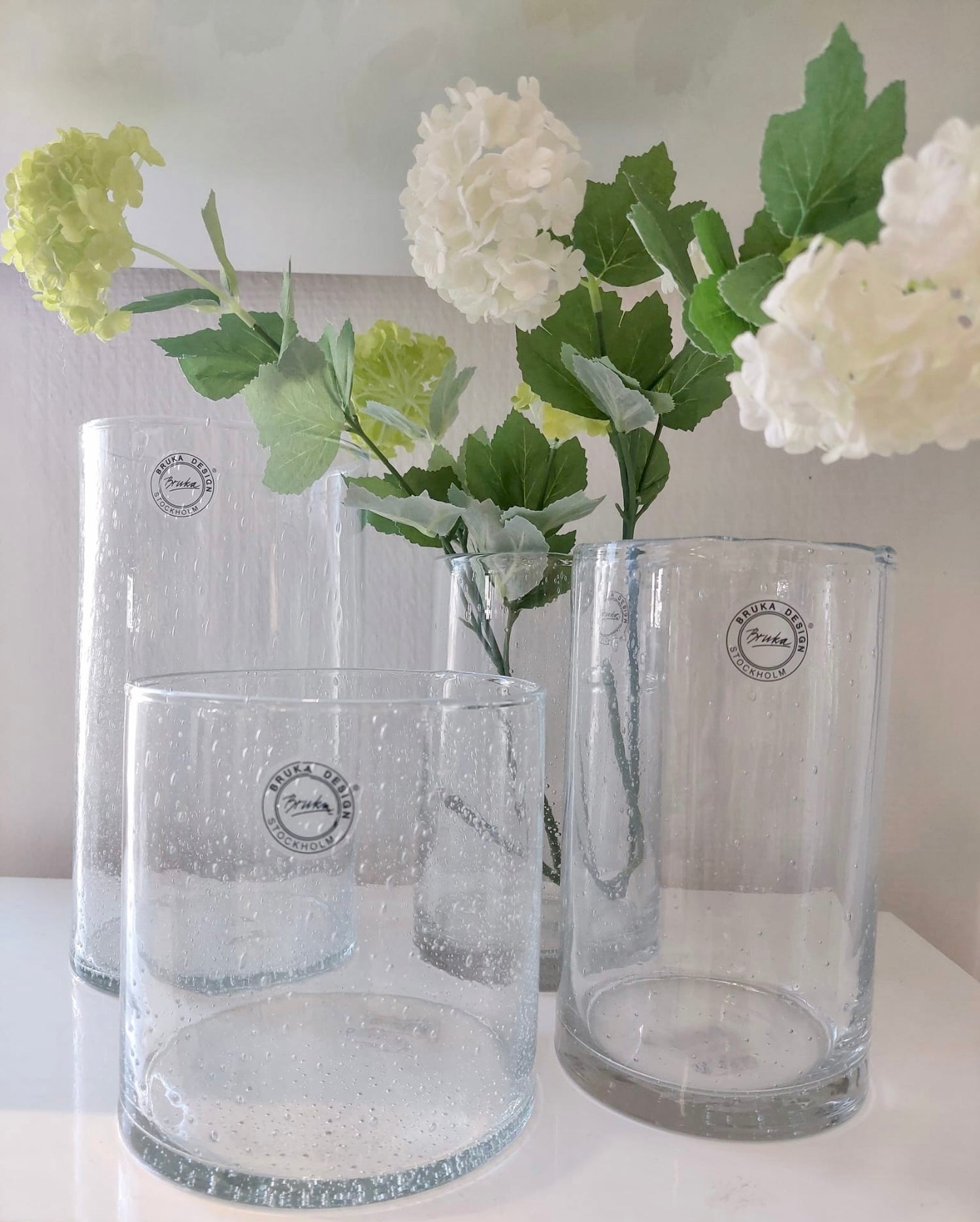 Kirkas kuplamaljakko eri kokoja