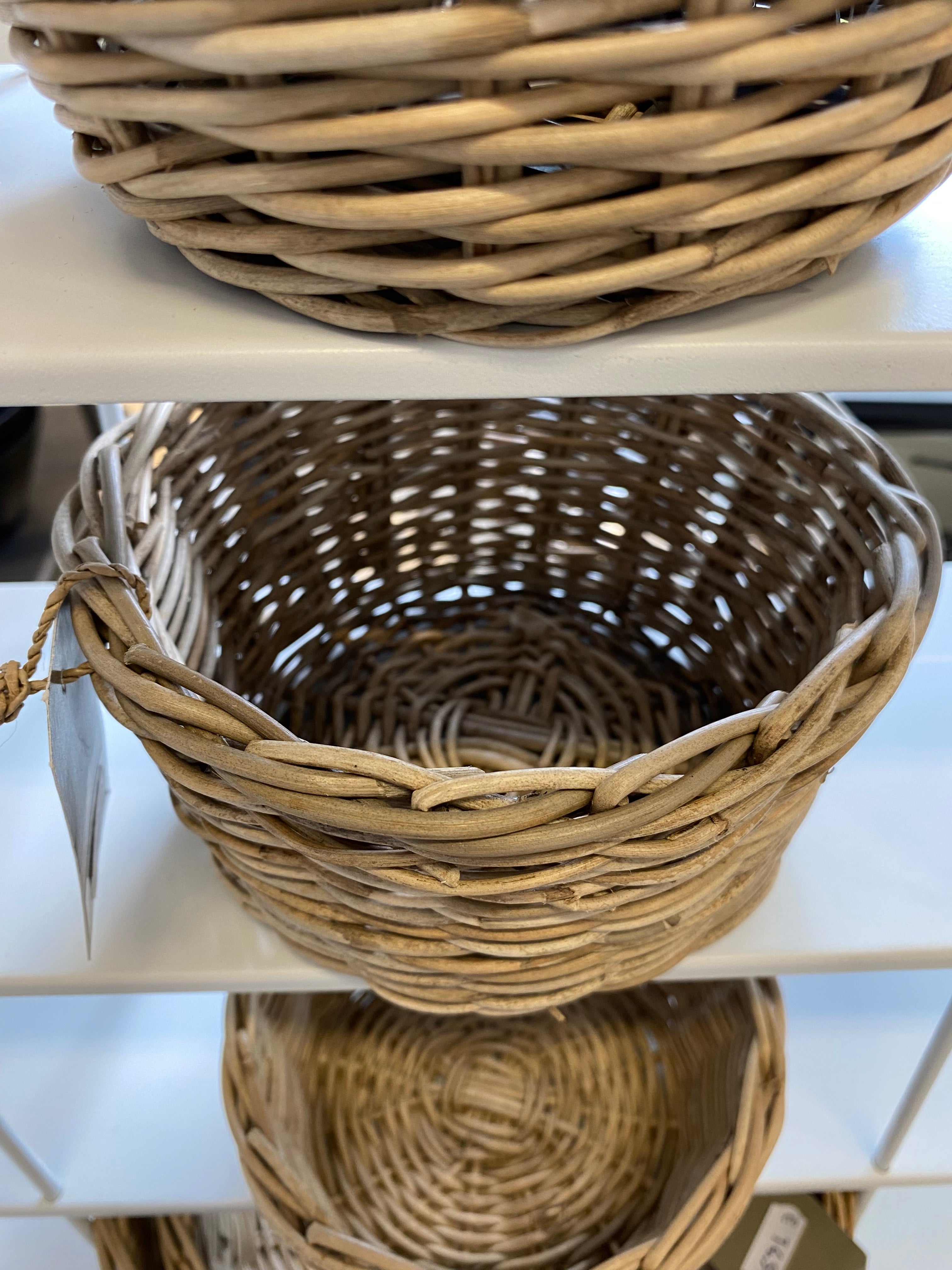 Pyöreä kori pieni