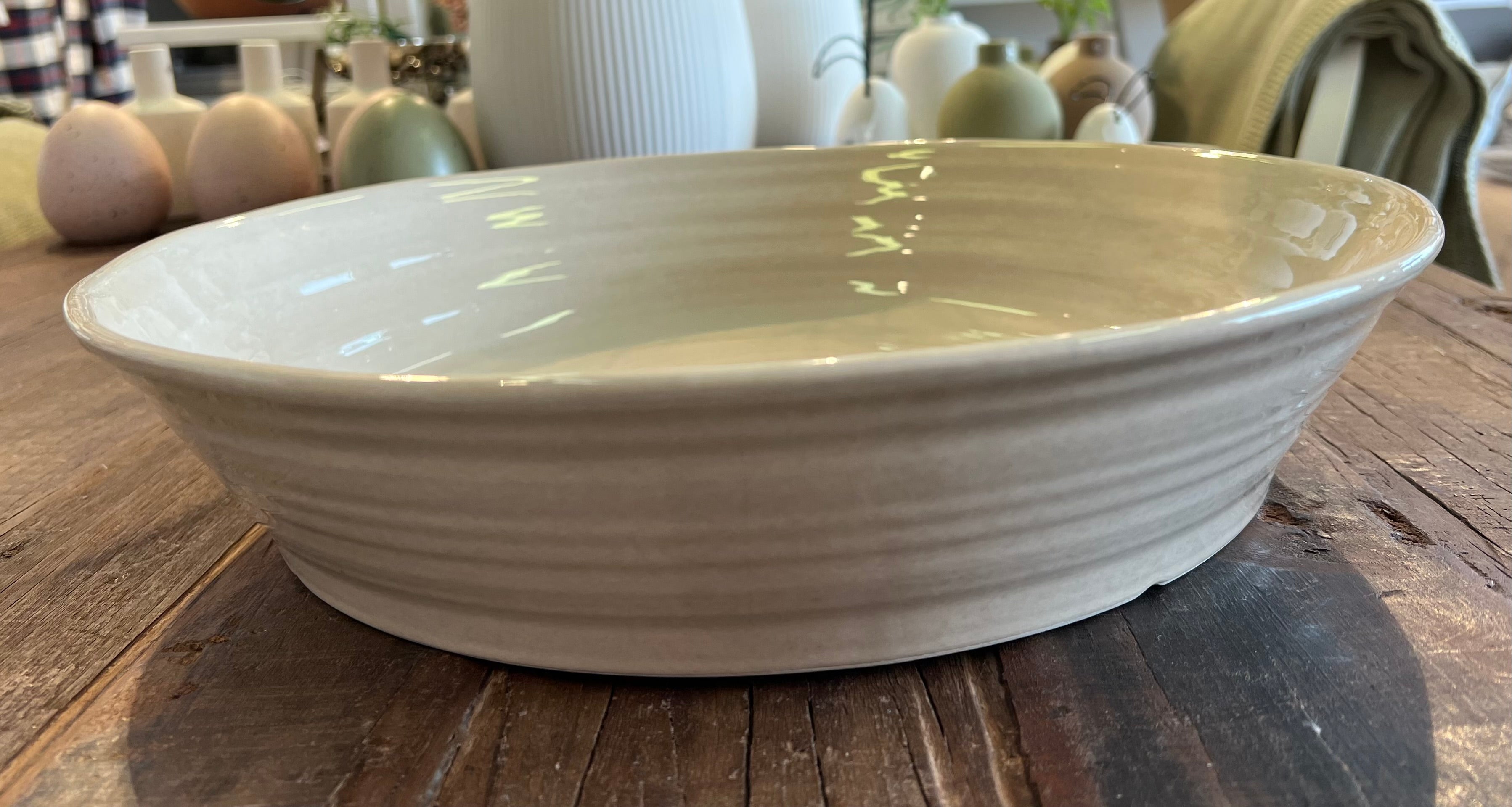 Capri Tarjoiluastia iso (37,5cm) laakea beige, harmaa tai valkoinen