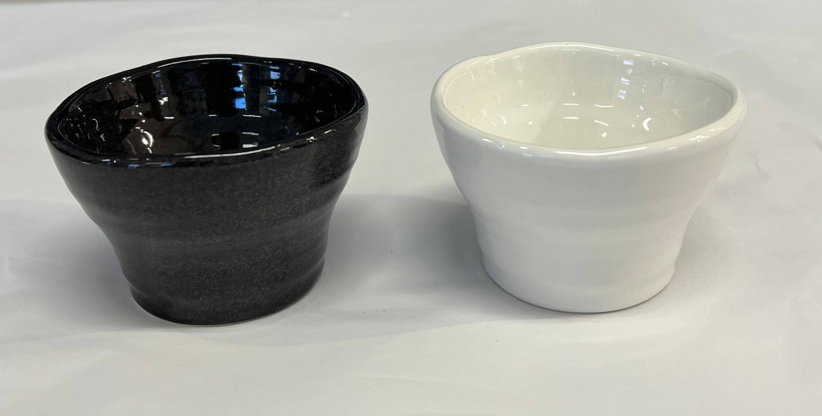 Capri-sarjan pikkukuppi/ kulho musta 8 cm