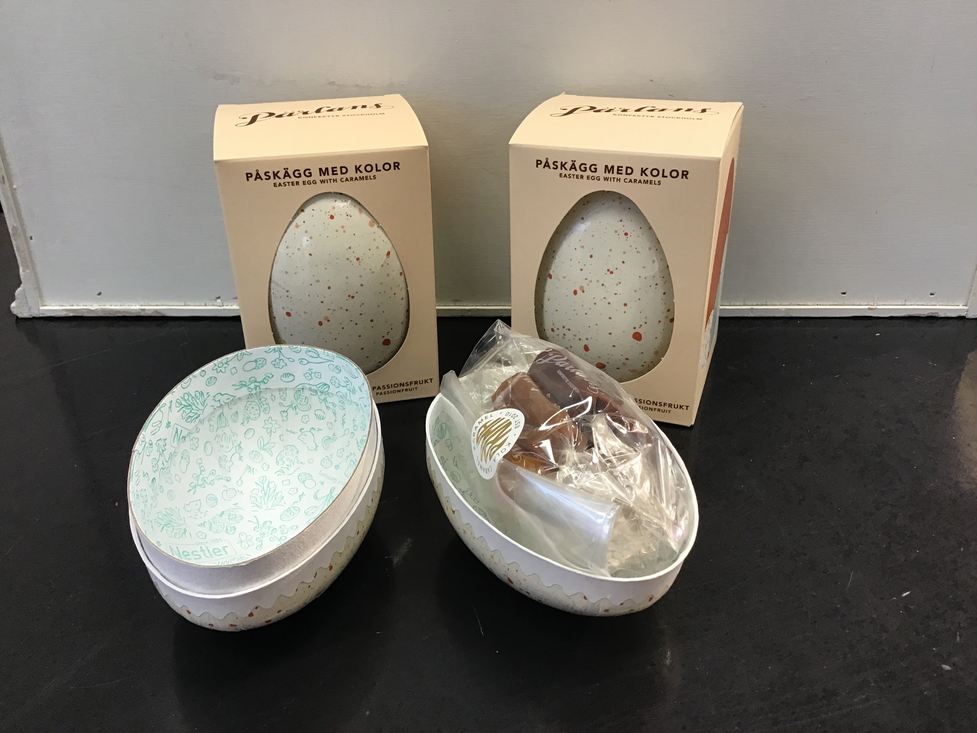 Pärlans pääsiäismuna, toffeekarkkeja 9 kpl sisällä.