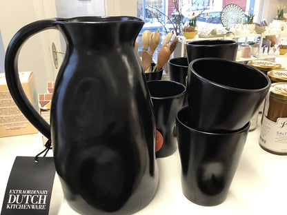 Keraaminen muki, musta