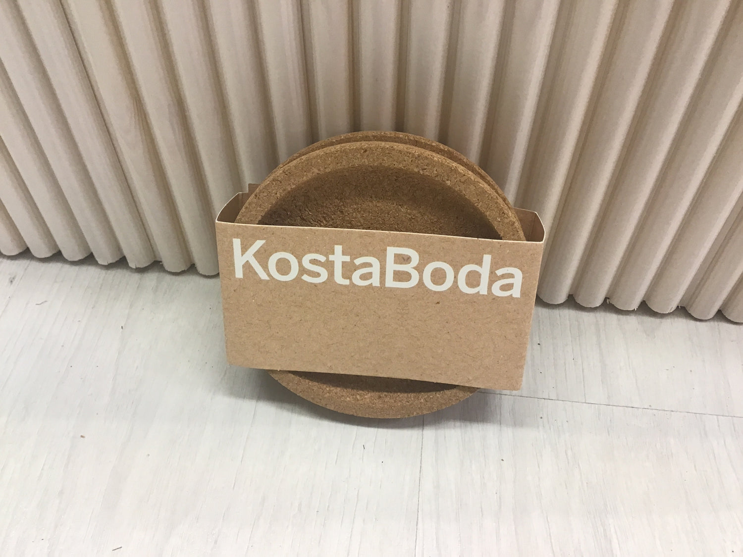 Viva lasinalusta, korkkia