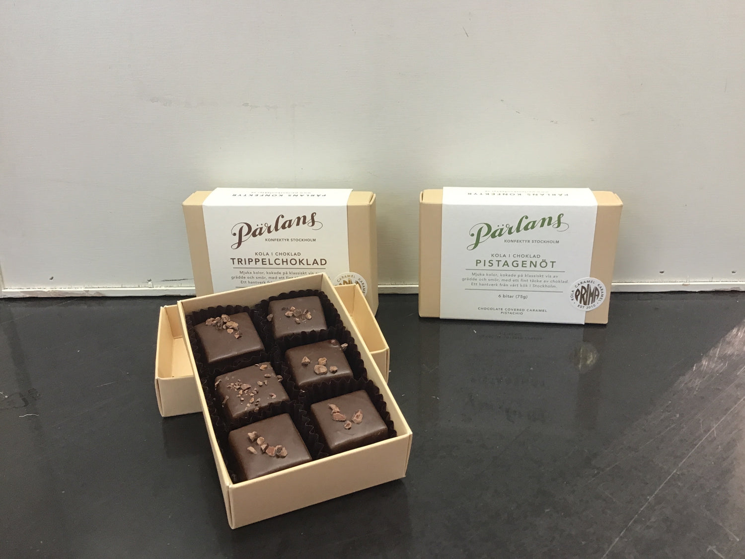 Pärlans suklaakuorrutteiset toffeet, petit fours