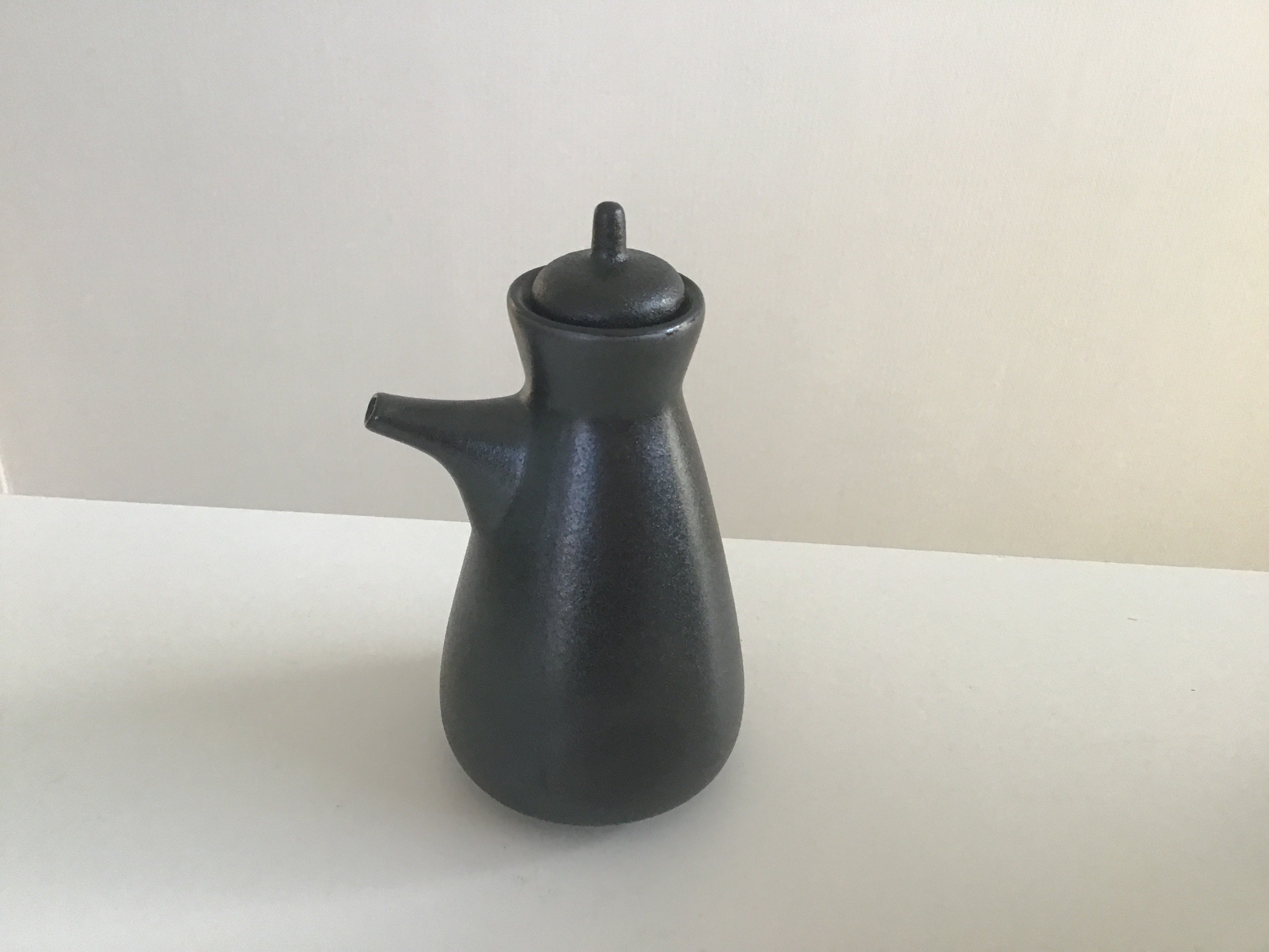 Soijakannu korkilla (musta)