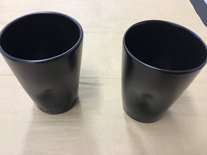 Keraaminen muki, musta