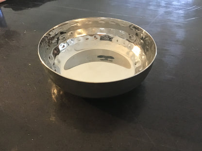 Teräs kulho, taottu pieni