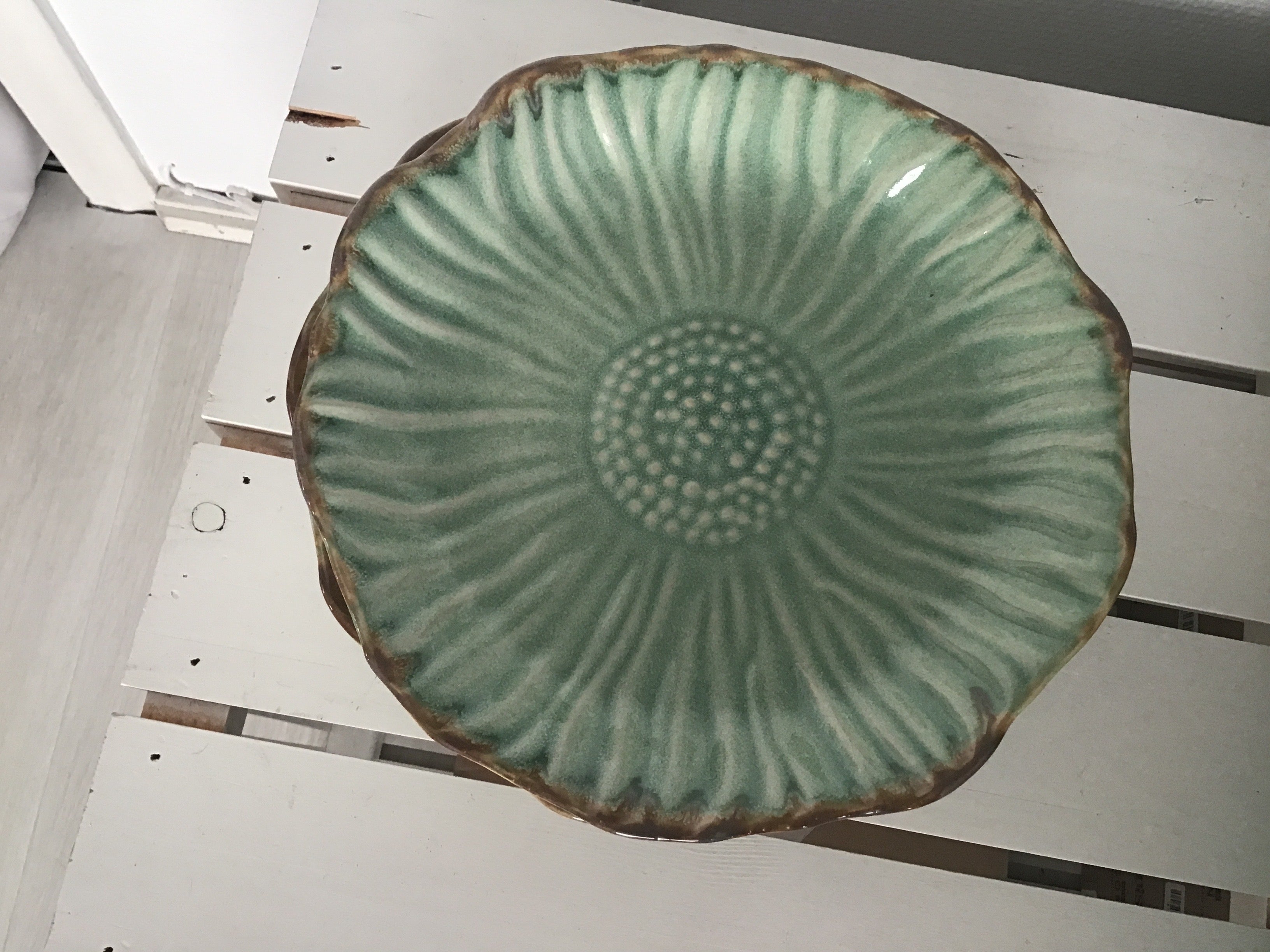 Vihreä kukkalautanen