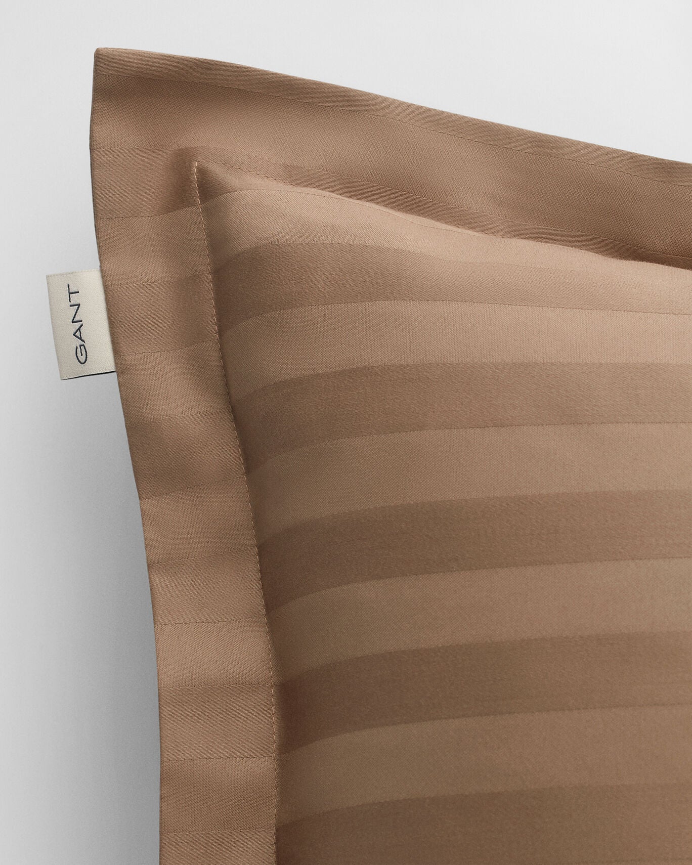 Sateen Striped - tyynyliina, beige tai tumman vihreä (50x60)