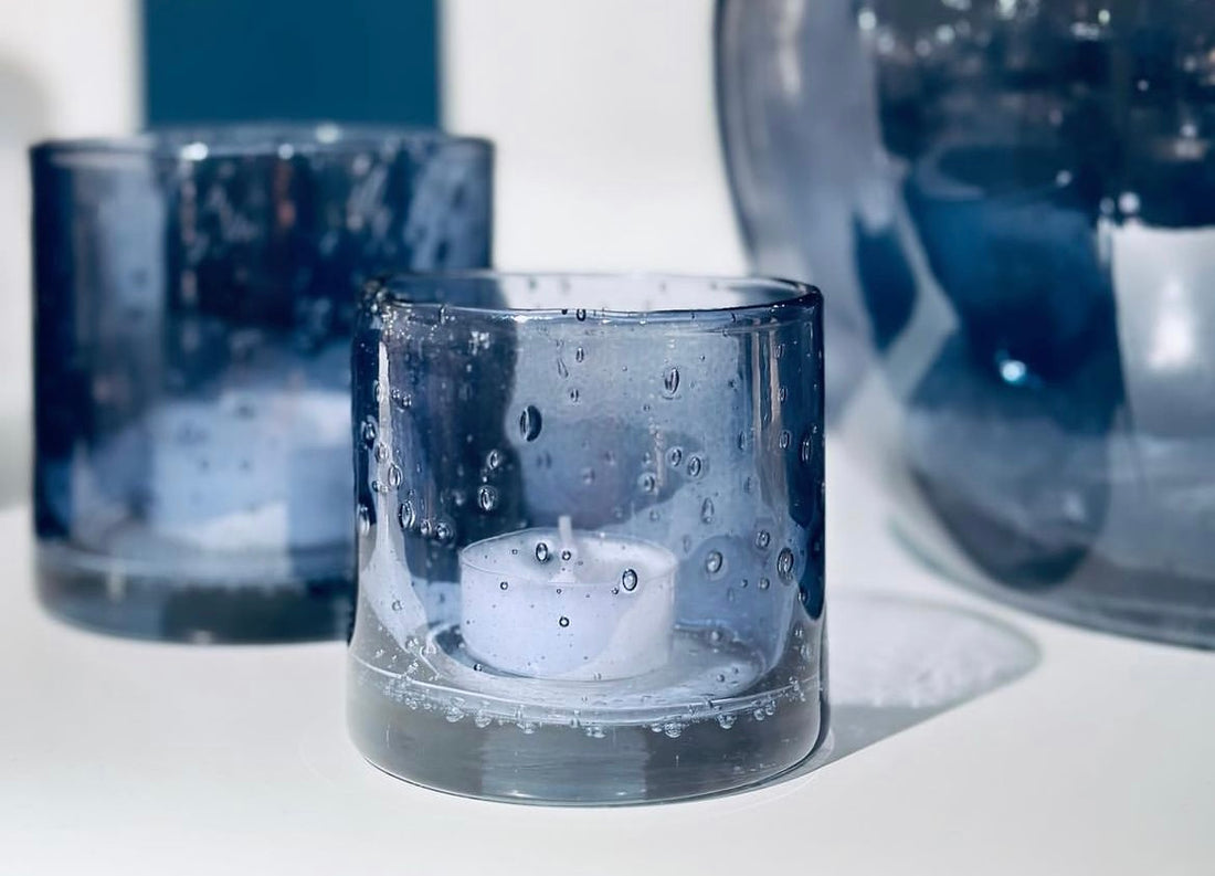 Värilliset ja kirkas tuikkulyhty kuplakuvioilla 2 eri kokoa