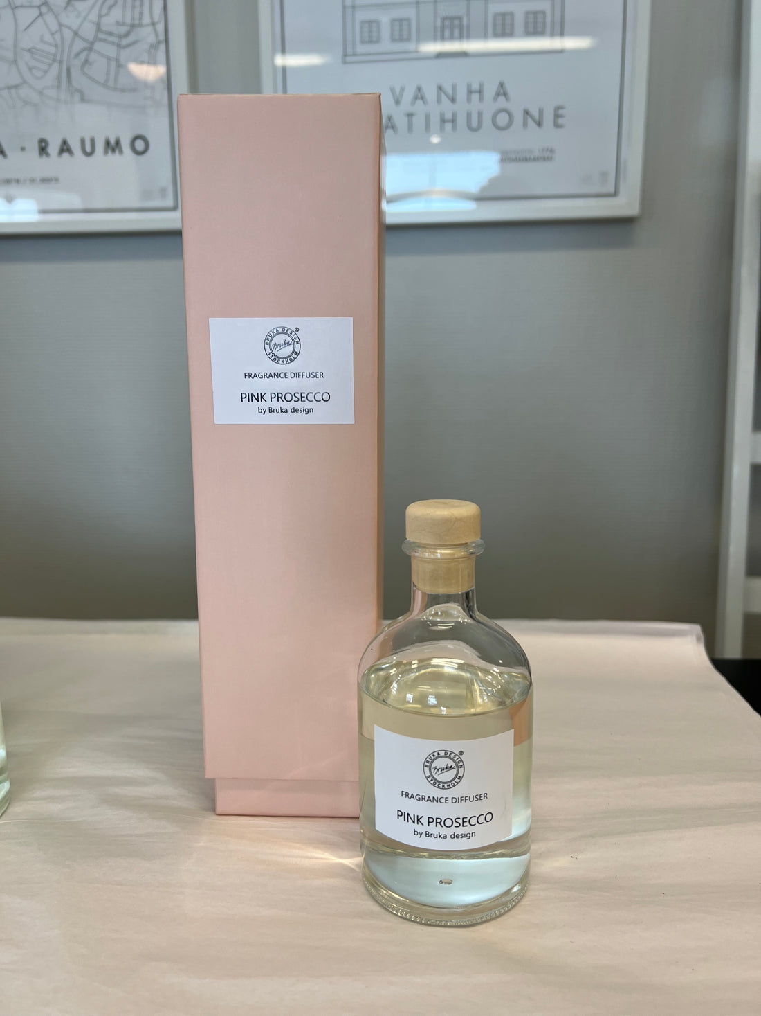 Huonetuoksu vaaleanpunainen pakkaus Limoncello Spritz