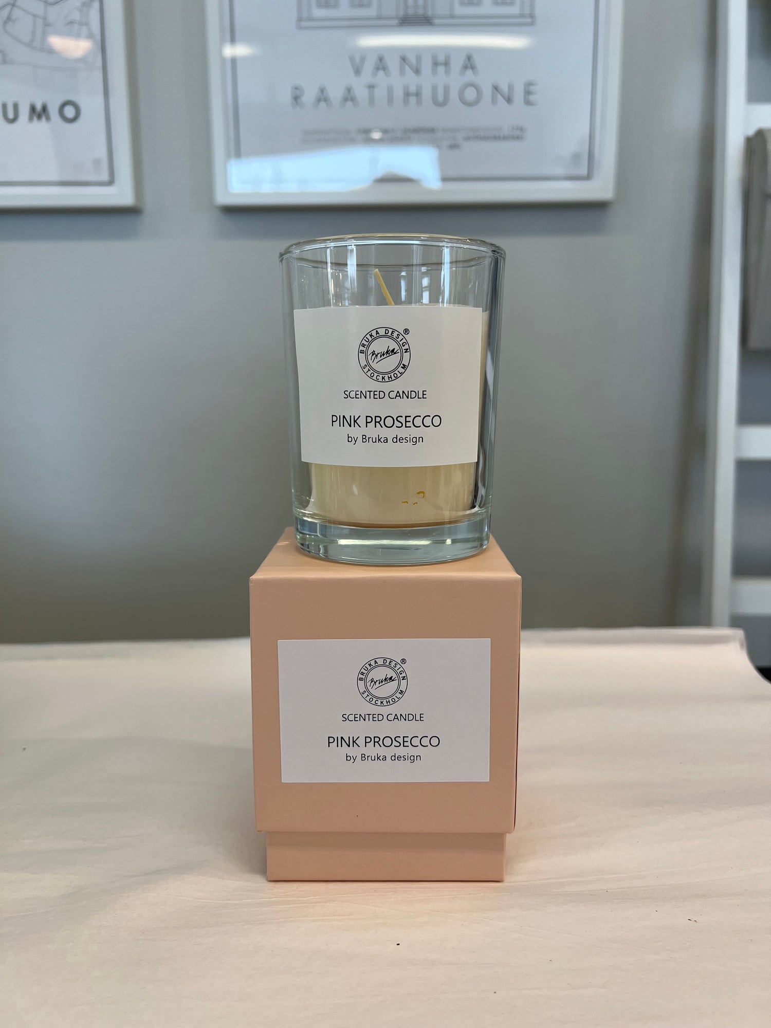 Tuoksukynttilä kirkkaalla purkilla vaalpun pakkaus Pink prosecco
