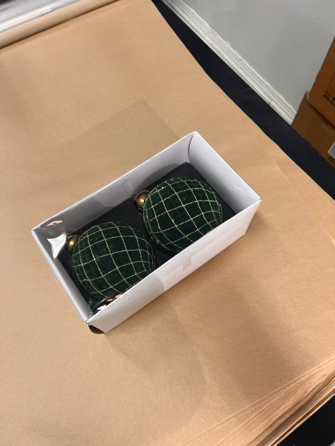 Lasinen joulukoriste, sametin tuntuinen pallo, vihreä/kulta 2 kpl pakk.