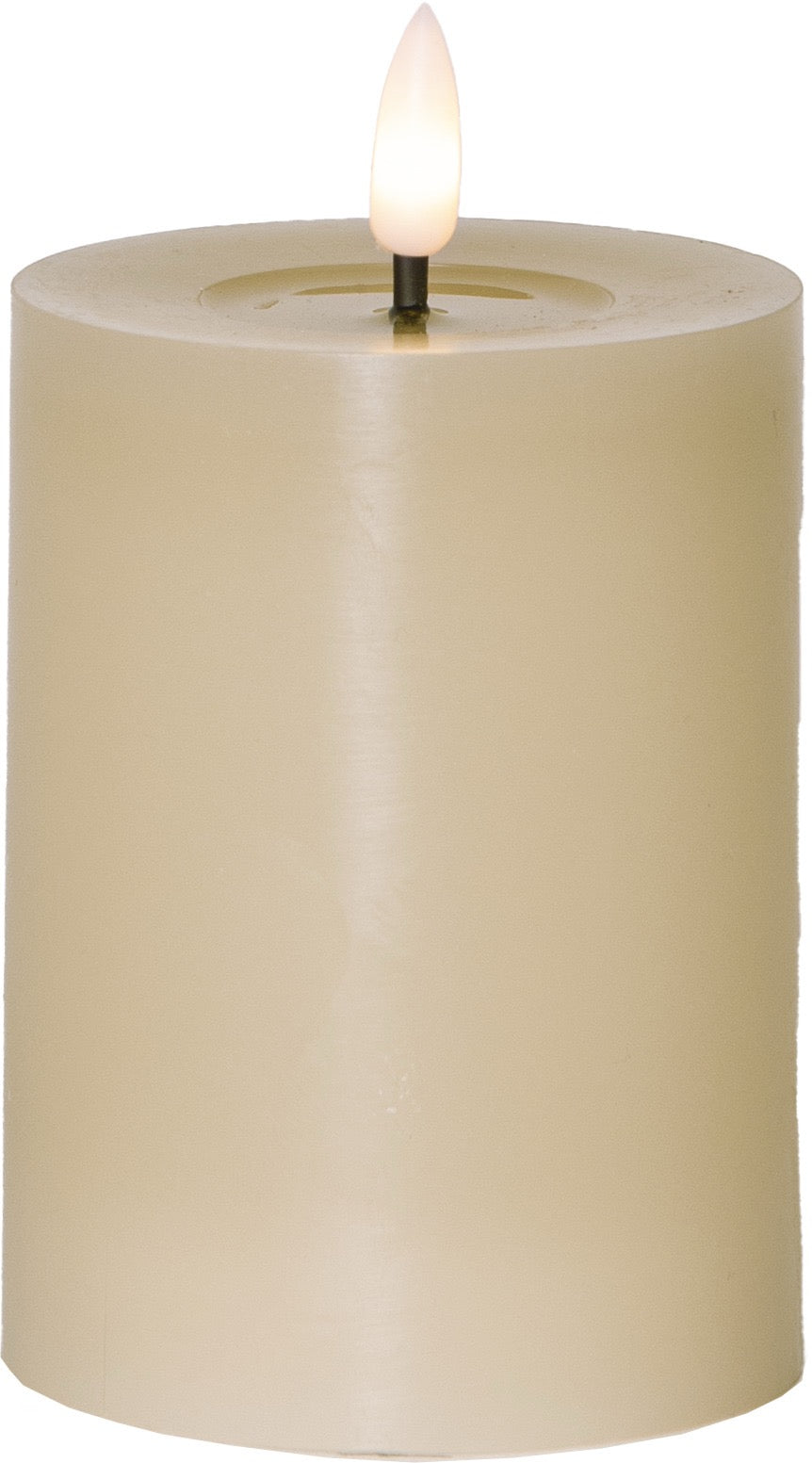Flamme Flow LED - kynttilä 12,5 cm beige tai ruskea